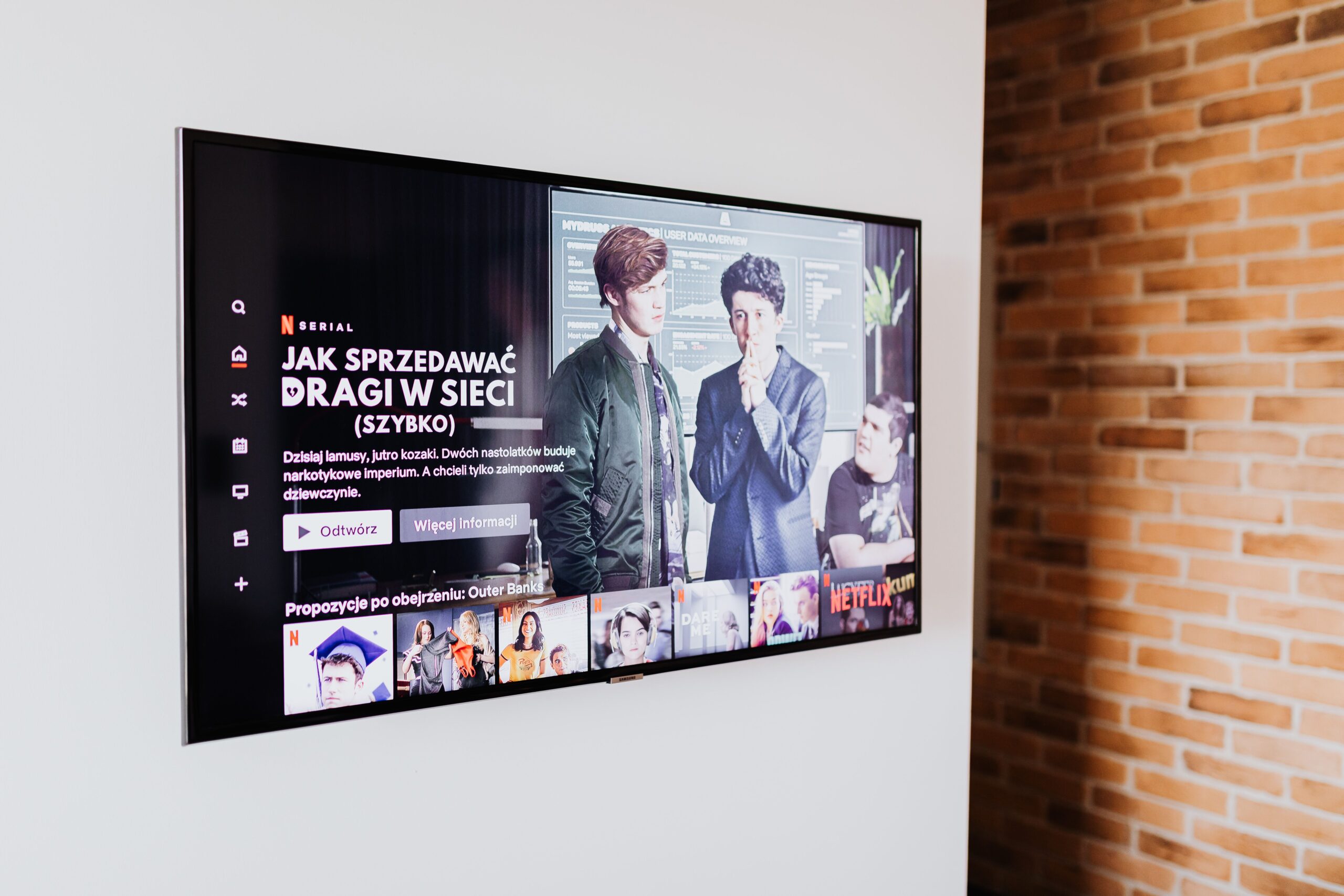 Global Streaming Platform Rankings 2026: Top Platforms by Subscribers, Revenue, and Content Spend 3 A modern smart TV mounted on a white wall displays streaming content β global streaming platform rankings 2026