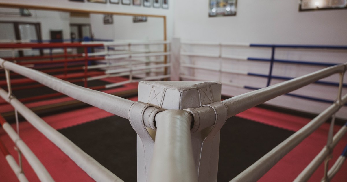 DAZN Content Acquisition Strategy: A 2026 Sports Rights Guide 1 Empty boxing ring in an arena, representing DAZN's consolidated global boxing and combat sports rights acquisition strategy